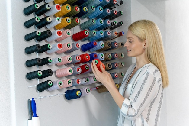 wybrane materiały do haftu